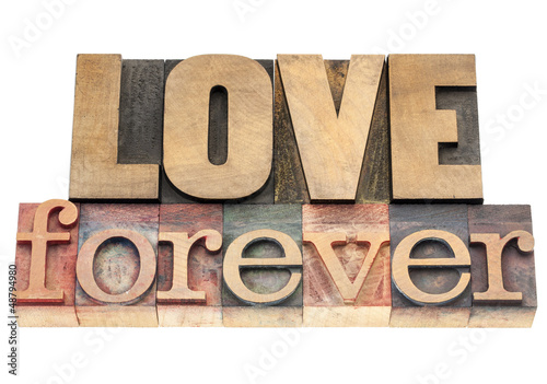 Valokuva love forever in wood type