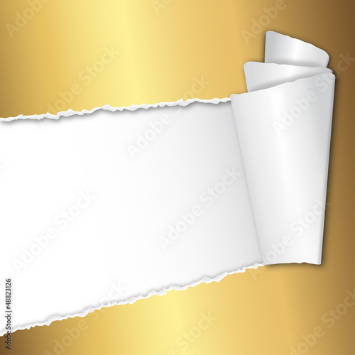 aufgerissenes goldenes Papier mit Textfreiraum