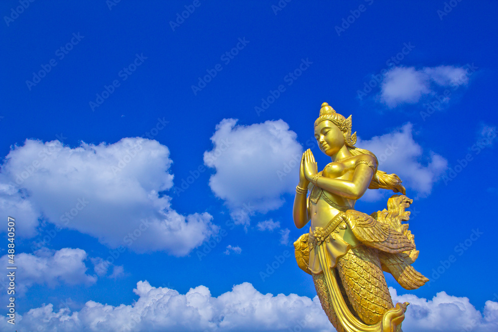 Fototapeta premium Kinnari statue