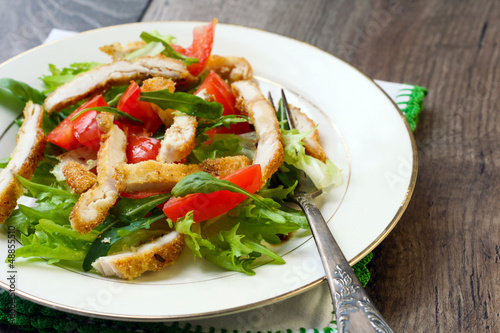 Salad with chicken and rocket