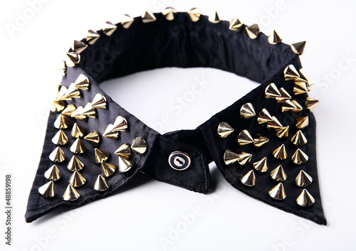 collar with spikes