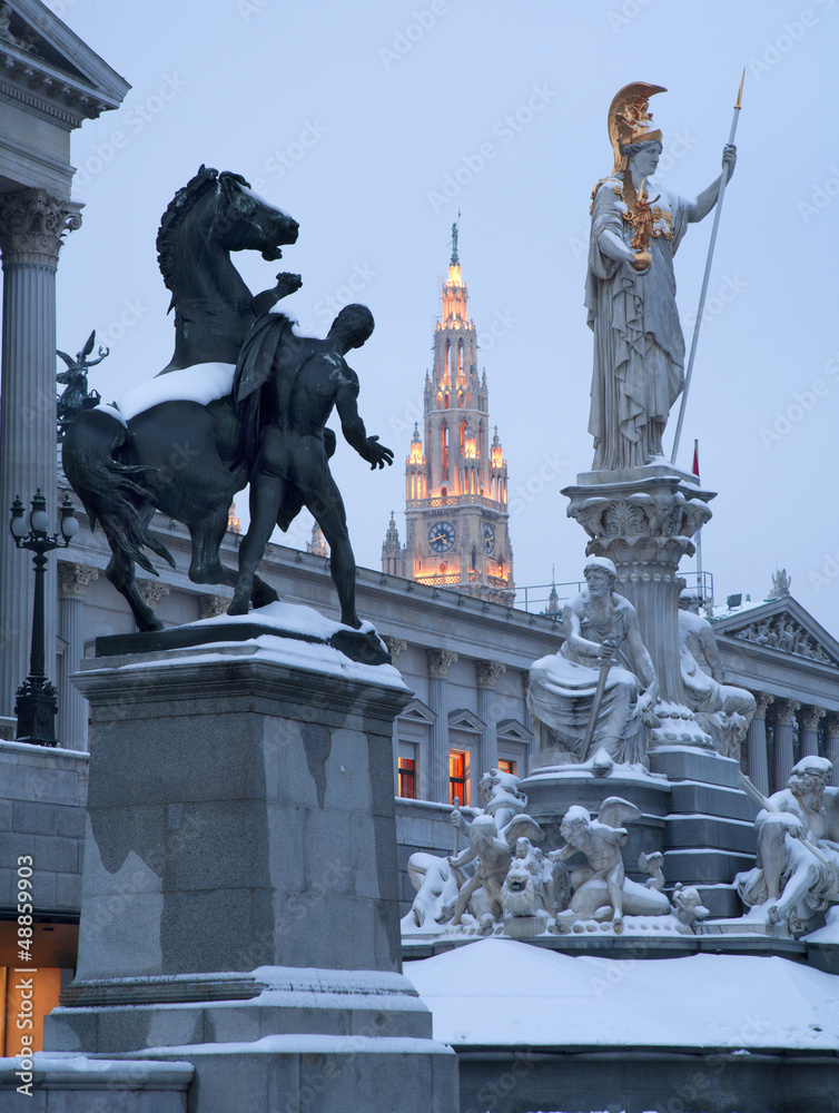 Naklejka premium Wiedeń - fontanna Pallas Atena i parliamen zimą