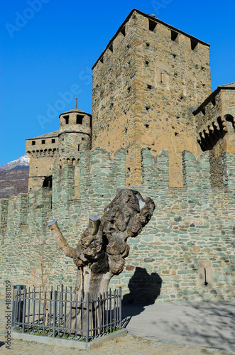 Il castello di Fenis - Valle d'Aosta photo