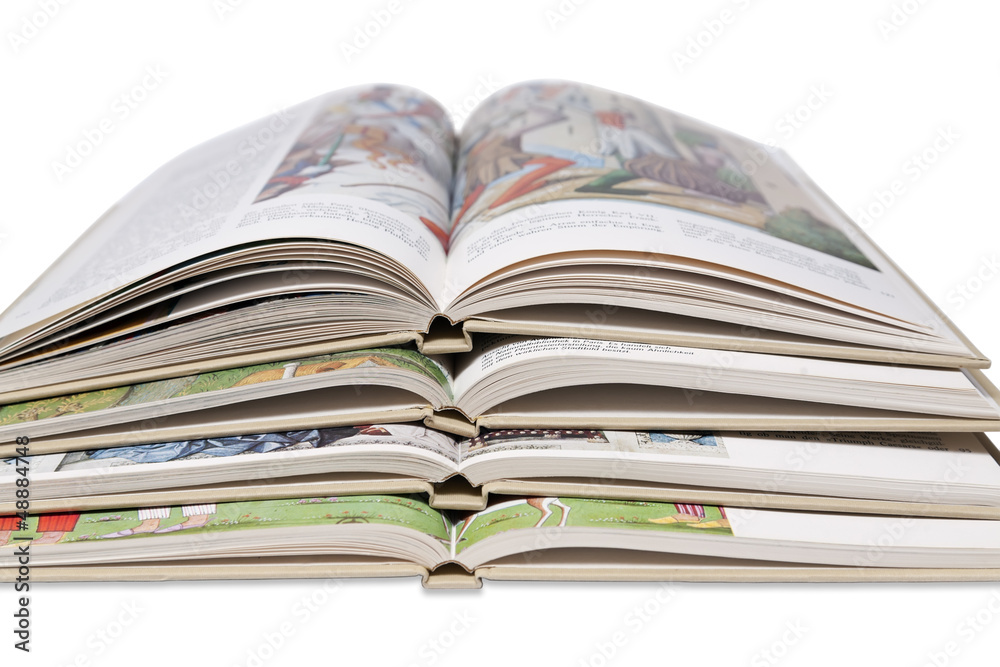 Stapel Bücher aufgeschlagen auf weißem Hintergrund Stapel Bücher aufgeschlagen auf weißem Hintergrund