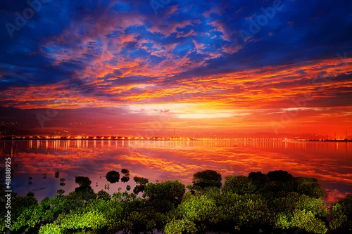 Obraz jasny wschód słońca nad rzeką