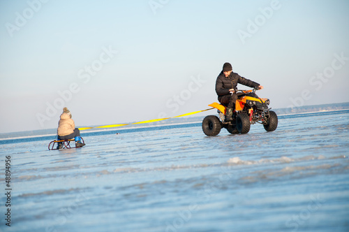 Obraz na płótnie Happy family on ice w salonie