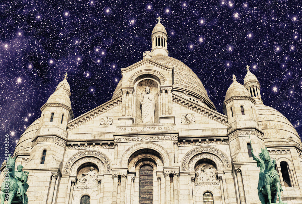 Beautiful Stars above Sacred Heart Cathedral in Montmartre - Par