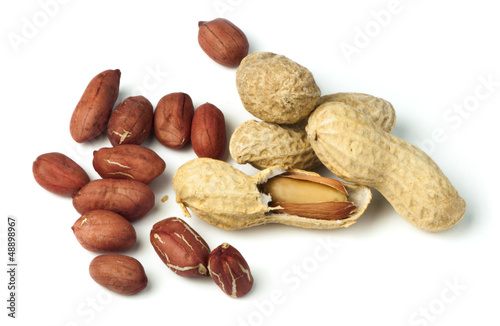Raw peanuts in shells and shelled peanuts