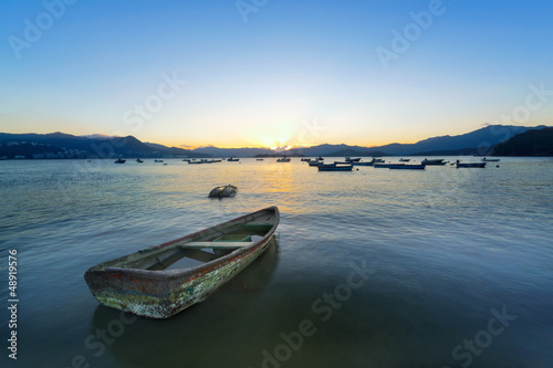 sunset on the lake, boat © Cozyta