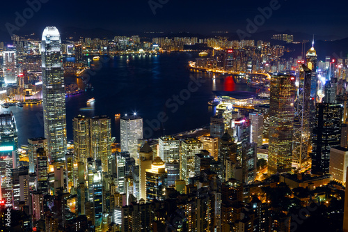 hong kong city night © Cozyta