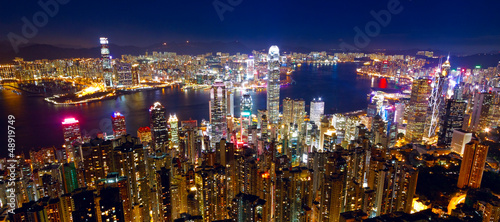 hong kong city night © Cozyta