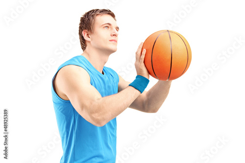 A young basketball player shooting basketball