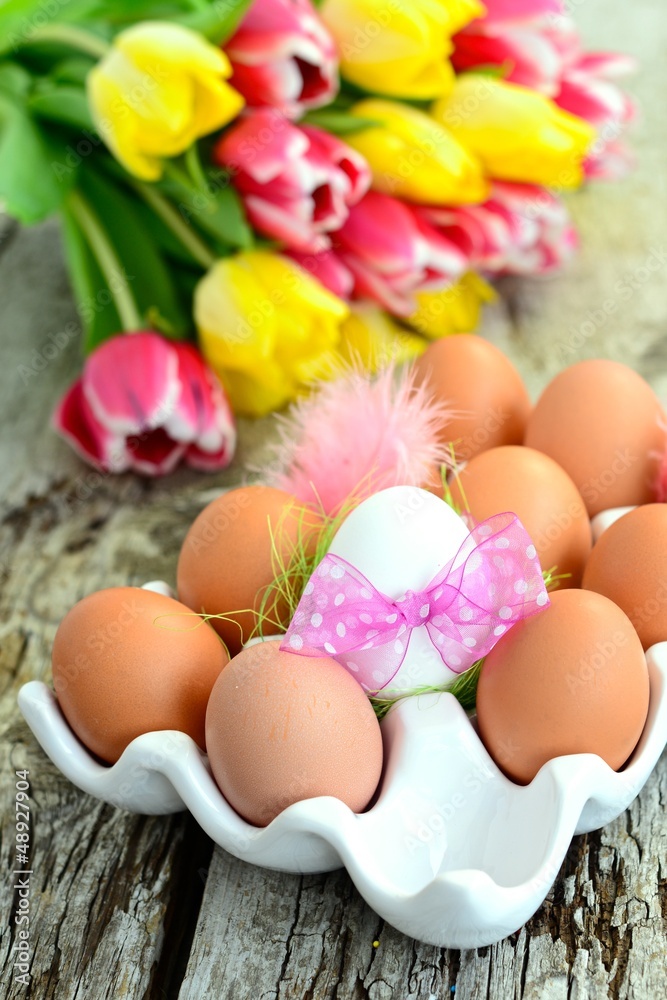 Frühstückseier und Tulpen Frühstückseier und Tulpen