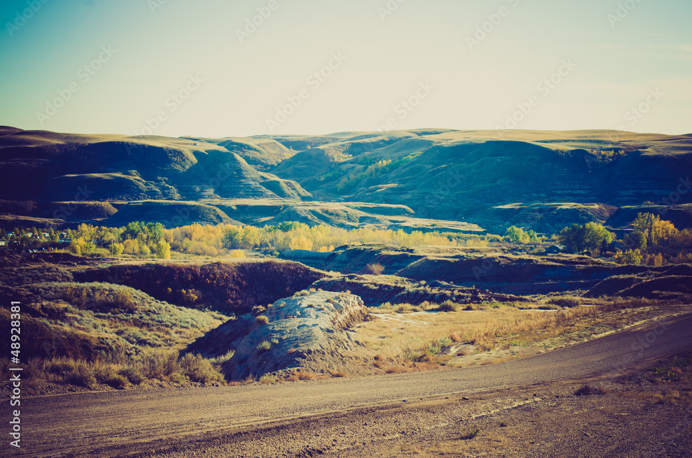 Fototapeta premium Badlands at sunset - Drumheller Alberta - LOMO
