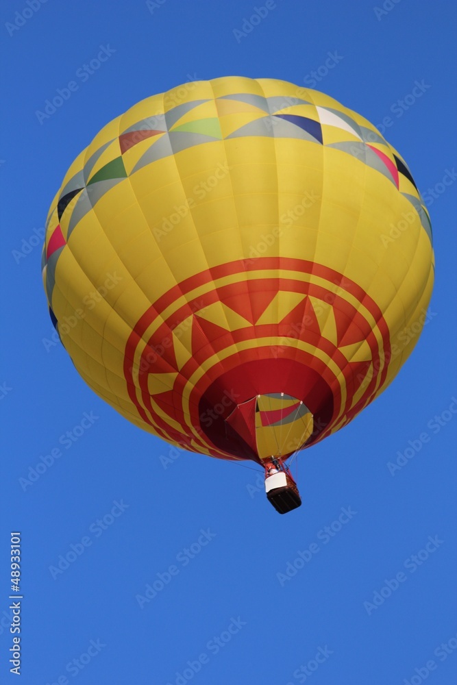 Fototapeta premium Yellow hot air balloon