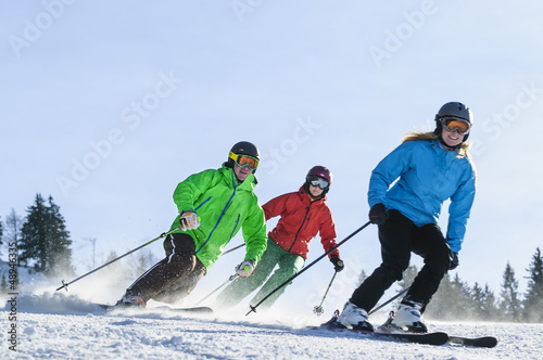 mehrere Skifahrer