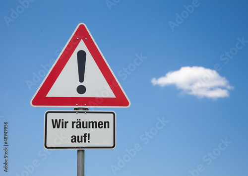 Free Download Achtung Schild mit Wolke WIR RÄUMEN AUF! - GFXLoad