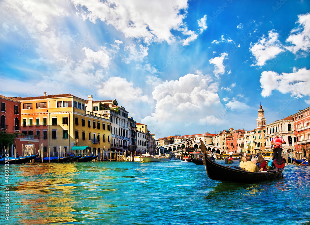 Naklejka premium Venice Grand canal with gondolas and Rialto Bridge, Italy
