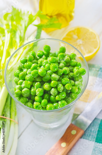 green peas © tycoon101