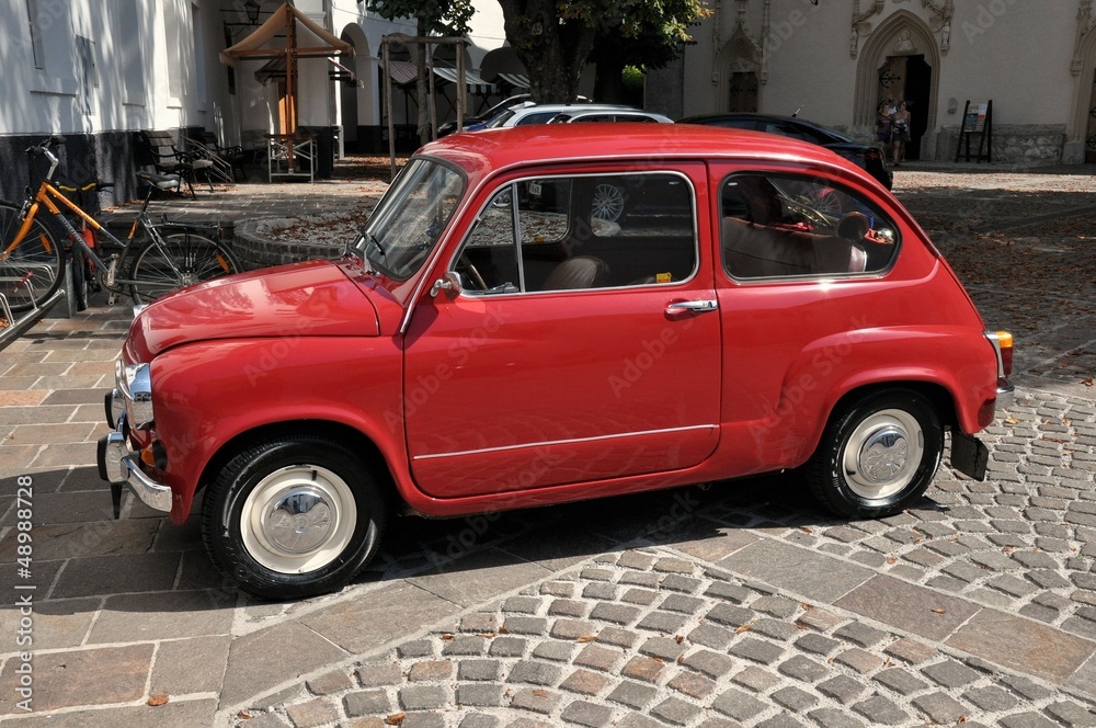 Naklejka premium Red retro car