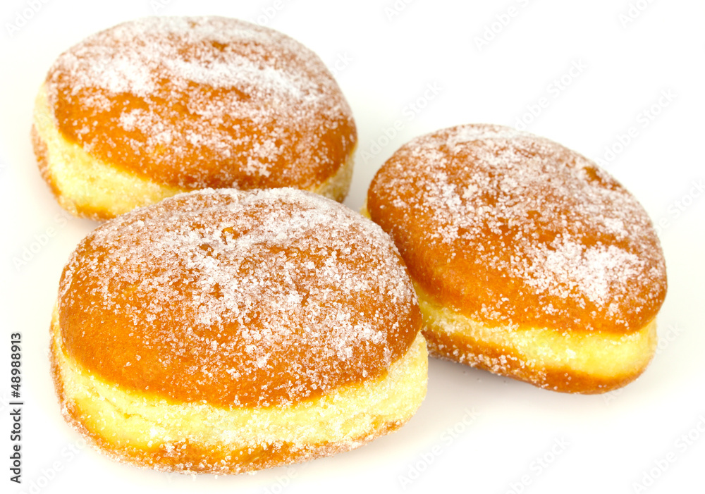 Drei Pfannkuchen auf weißem Hintergrund