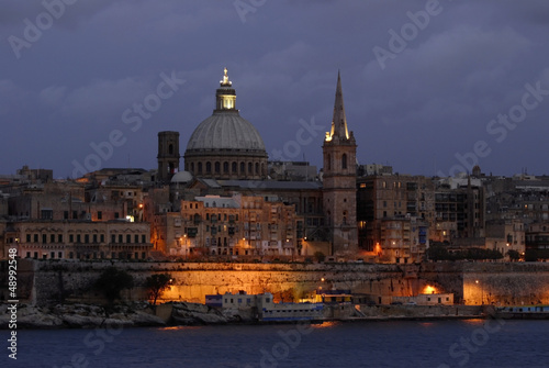 Valletta über der Hafenbucht von Slima © traveldia