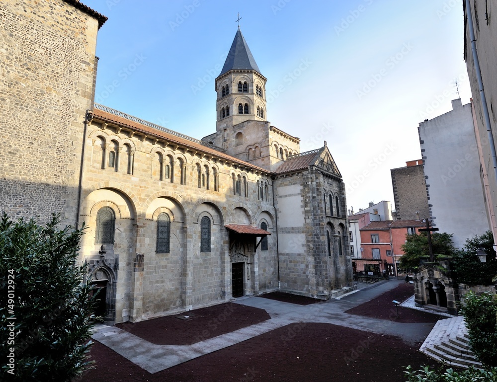 La basilique Notre-Dame du Port à Clermont-Ferrand