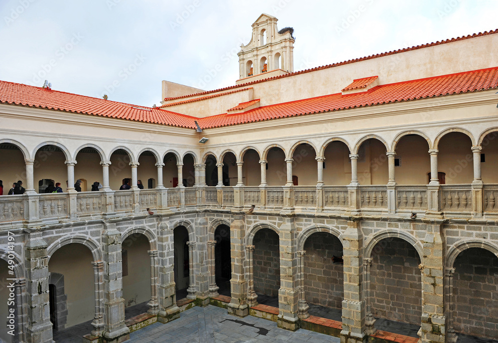 Claustro de la Iglesia de Santiago, Calera de León