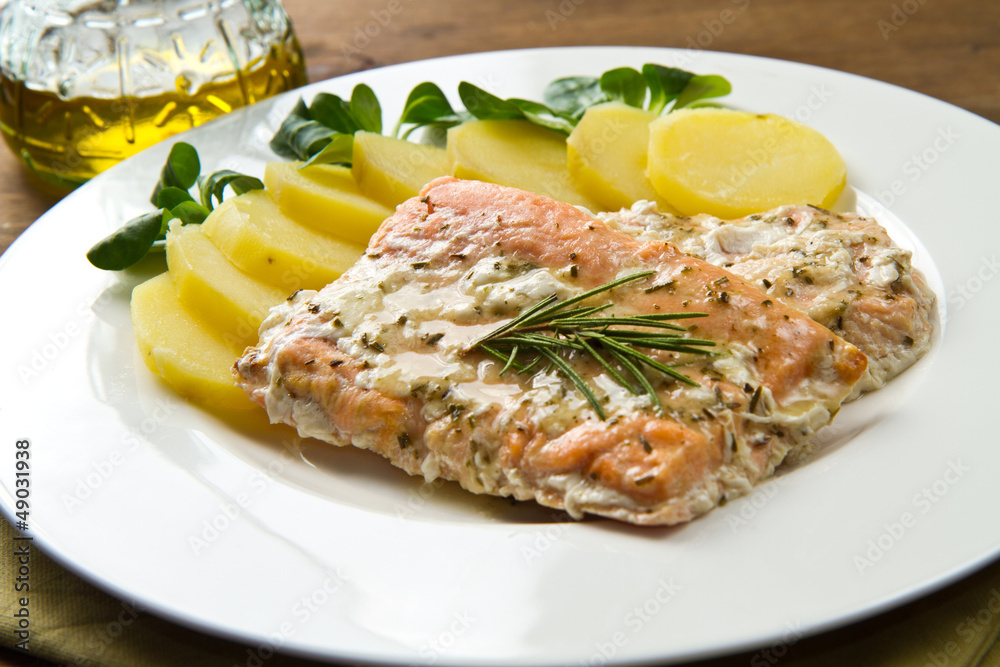 salmon fillet with potatoes salmon fillet with potatoes
