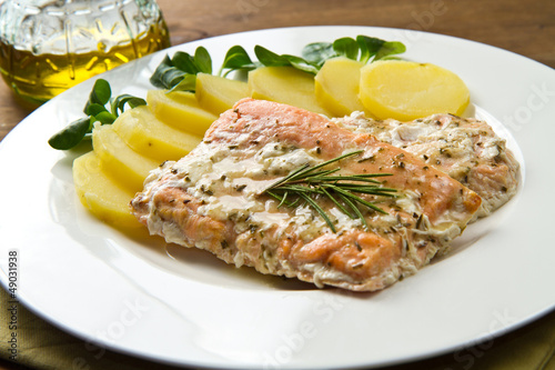 salmon fillet with potatoes