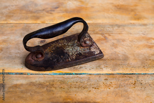 Obraz na plátně Aged vintage clothes iron in rusted metal