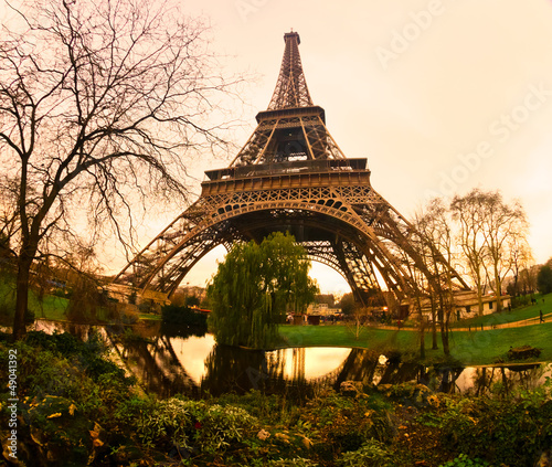 Eiffel tower at sunrise, Paris.