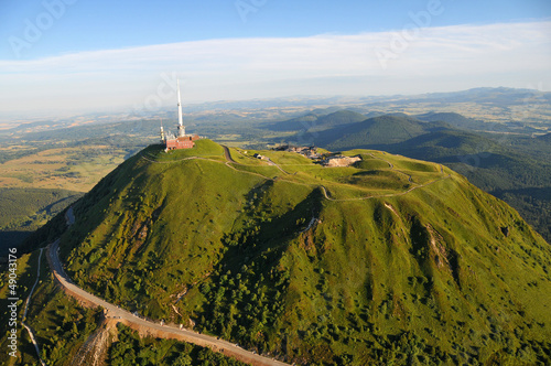 Vue aérienne Puy de dome et du Parc des volcans d'Auvergne photo