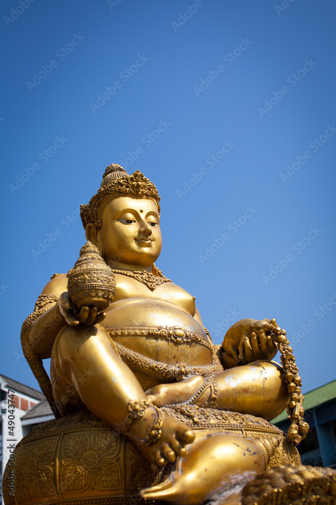golden sculpture of  buddhism