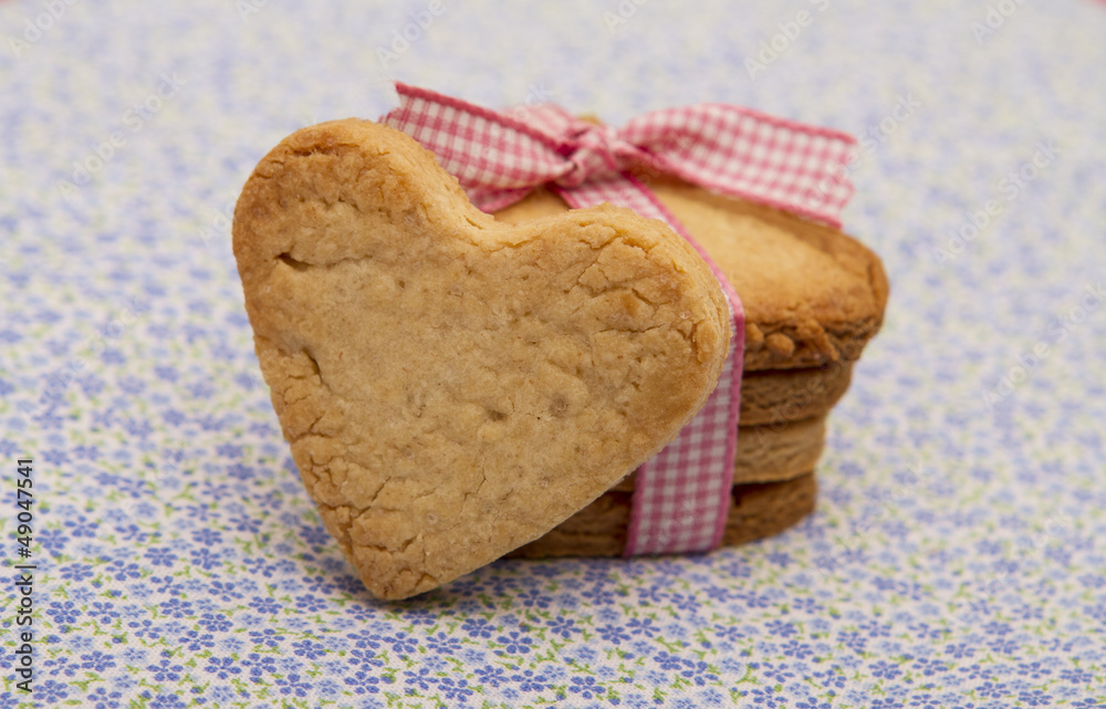 sablés de la saint valentin, forme coeur sablés de la saint valentin, forme coeur