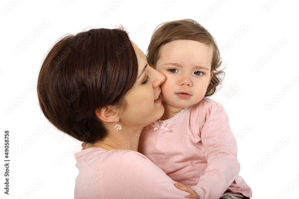 Eine Mutter liebkost ihre Tochter Eine Mutter liebkost ihre Tochter
