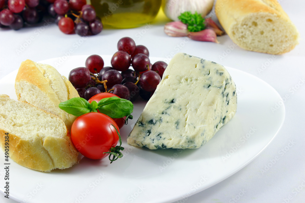 Blue cheese with baguette - Blauschimmelkäse und Baguette