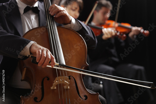 Classical music, cellist and violinists