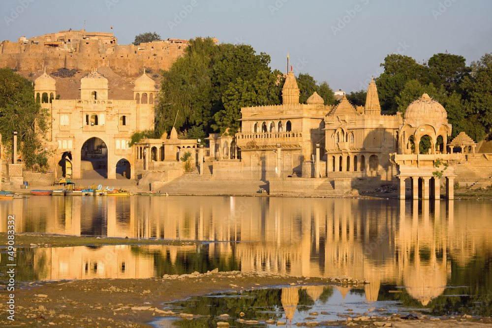 Fototapeta premium Stone tower in sacred Gadi Sagar lake in Jaisalmer, India