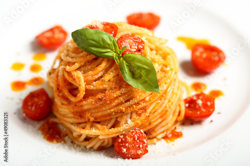 pasta italiana spaghetti al pomodoro