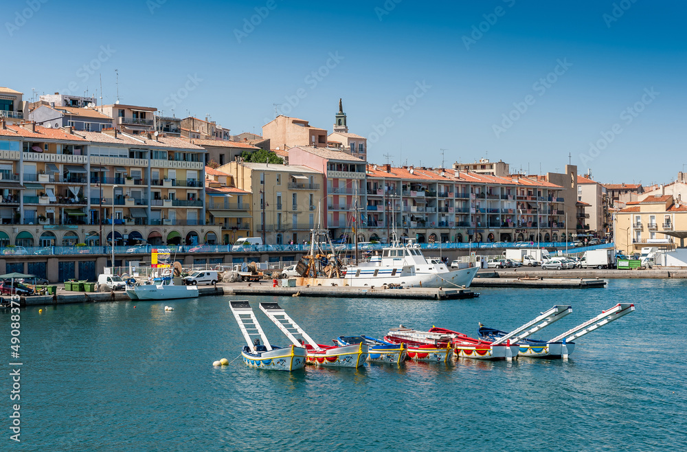 Port de Sète avec les bateaux des joutes, Hérault, Occitanie en France