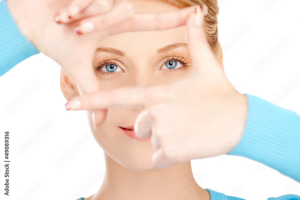 woman creating a frame with fingers