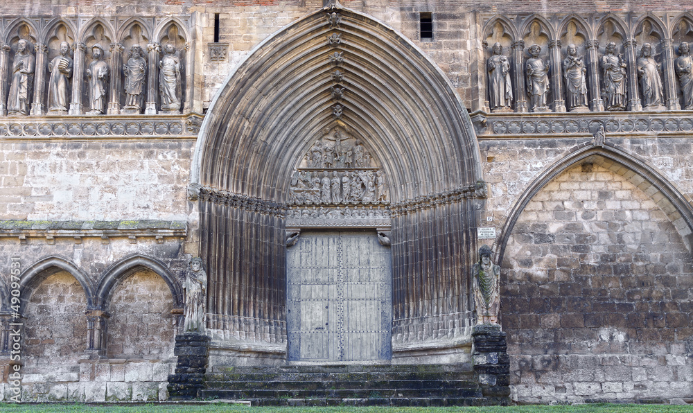 Obraz premium Iglesia de San Miguel Arcangel (Estella,Navarra)