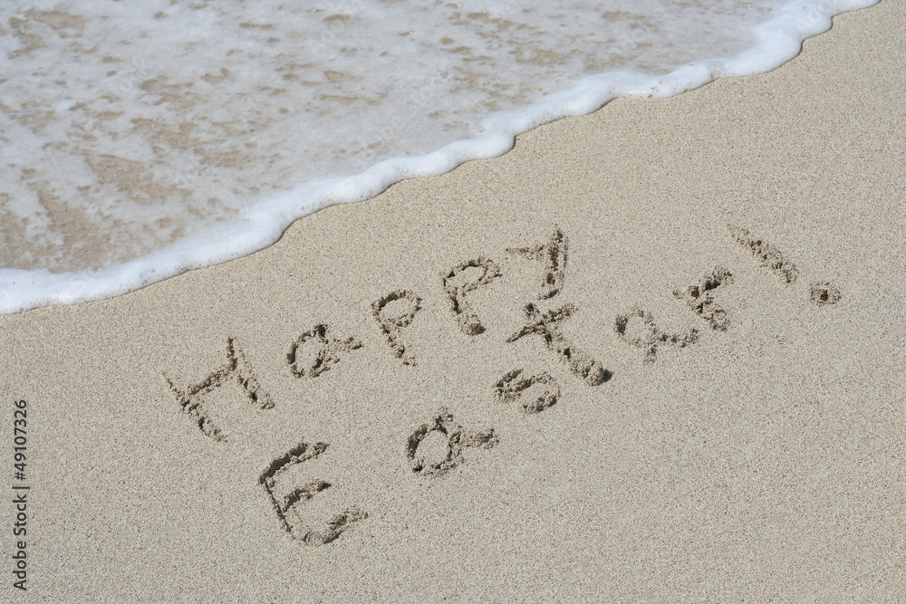Fototapeta premium Conceptual handwritten text Happy Easter in sand