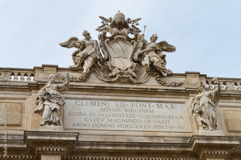 Obraz premium Sculpture top of the Fontana di Trevi, Rome, Italy