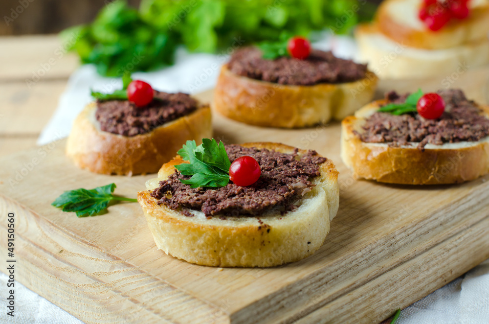 Crostini with liver pate and berries