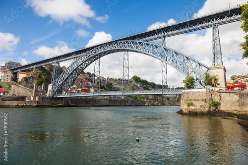 Dom Luis I bridge over Douro river in Porto, Portugal © Jose Ignacio Soto