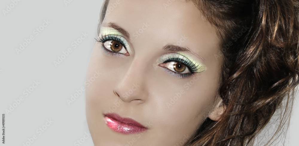 mujer con hermoso maquillaje mujer con hermoso maquillaje