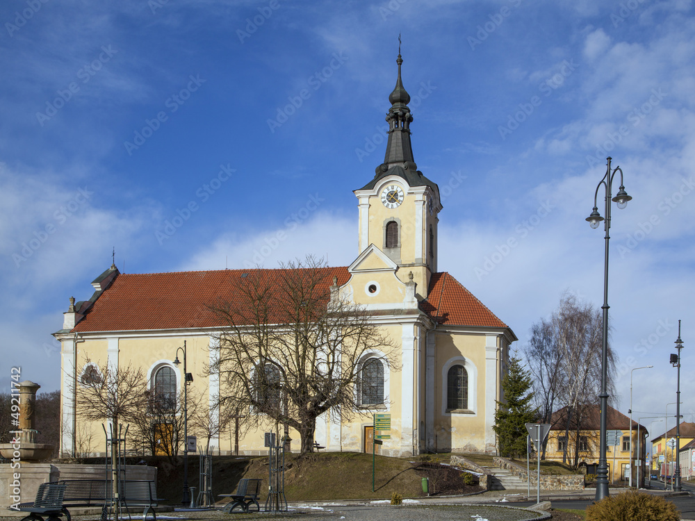 Gelbe Kirche in Tschechien