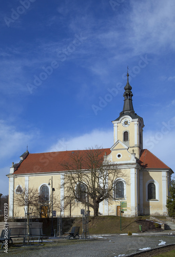 Gelbe Kirche in Tschechien